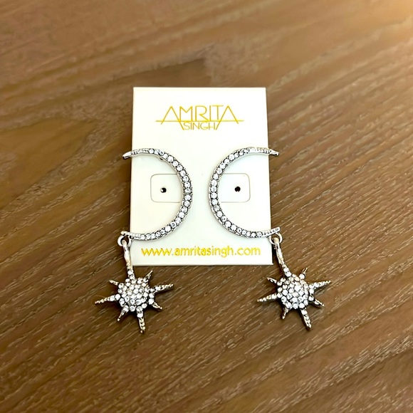 Beautiful Earrings by Amrita Singh - Picture 1 of 3